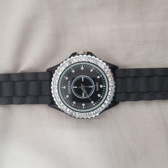 ‼️3/$20 Geneva Crystal Diamonds Watch - Picture 3 of 4